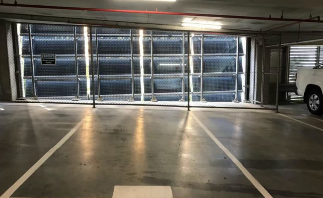 Docklands - Secure Indoor Parking close to Central Pier Tram Stop