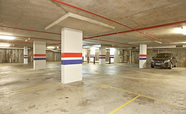 Great parking space in the bang of offices and walking distance to westfield and train station