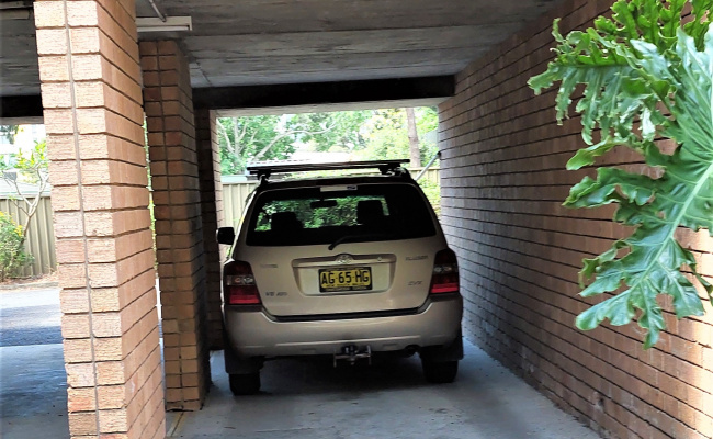 116 Herring Rd, Macquarie Park, drive through carport