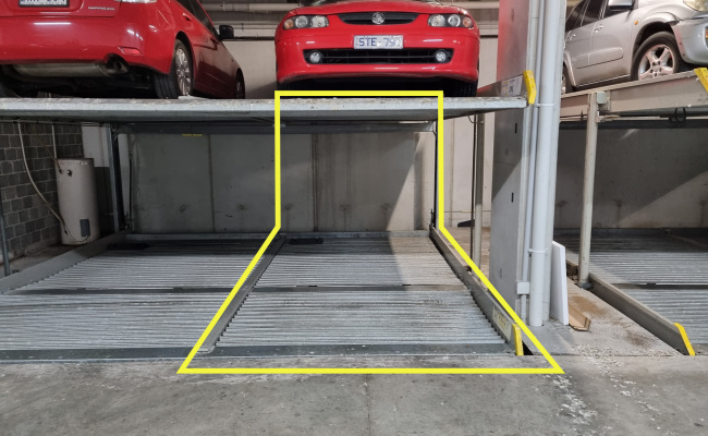 St Kilda - Secure Indoor Parking Near Tram & Shops
