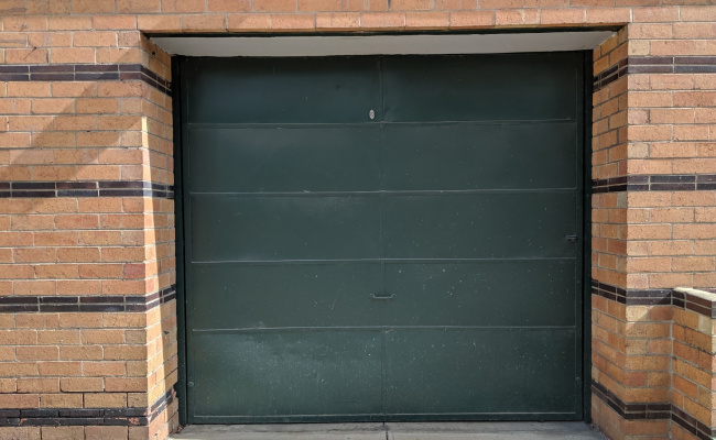 Huge Lockable Garage off Powlett Street - Walk to CBD