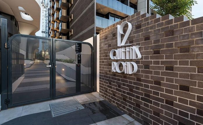 Great parking space for anyone working in the area. Next to Domain Interchange. St Kilda Road