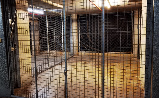 Secured Lock-up Cage in heart of St Leonards (2-3min walk from station). 24/7 access.